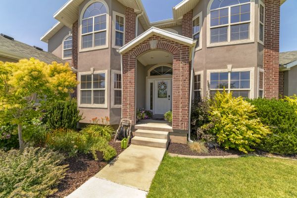 Cost of Transom Window Replacement in Costa Mesa