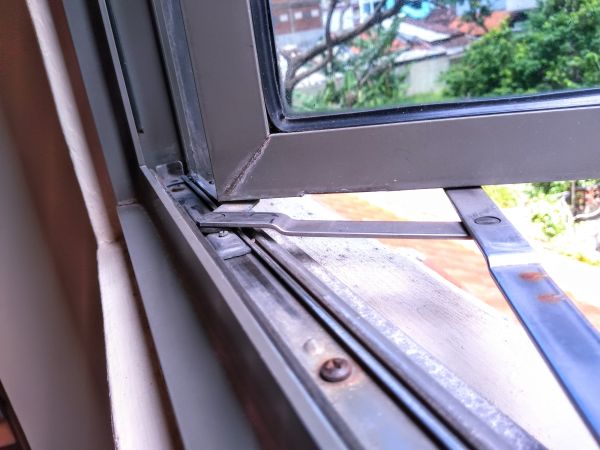 Cost of Hinged Window Replacement in Costa Mesa